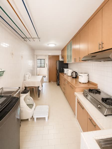 229 Bukit Batok East Avenue 3, 229 Bukit Batok East Avenue 3, 3 Bedrooms, 980 sqft, HDB Flat For Sale, by Clarence Lim, 500023627 - Kitchen - PropertyGuru.com.sg