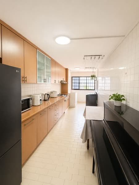 229 Bukit Batok East Avenue 3, 229 Bukit Batok East Avenue 3, 3 Bedrooms, 980 sqft, HDB Flat For Sale, by Clarence Lim, 500023627 - Kitchen - PropertyGuru.com.sg