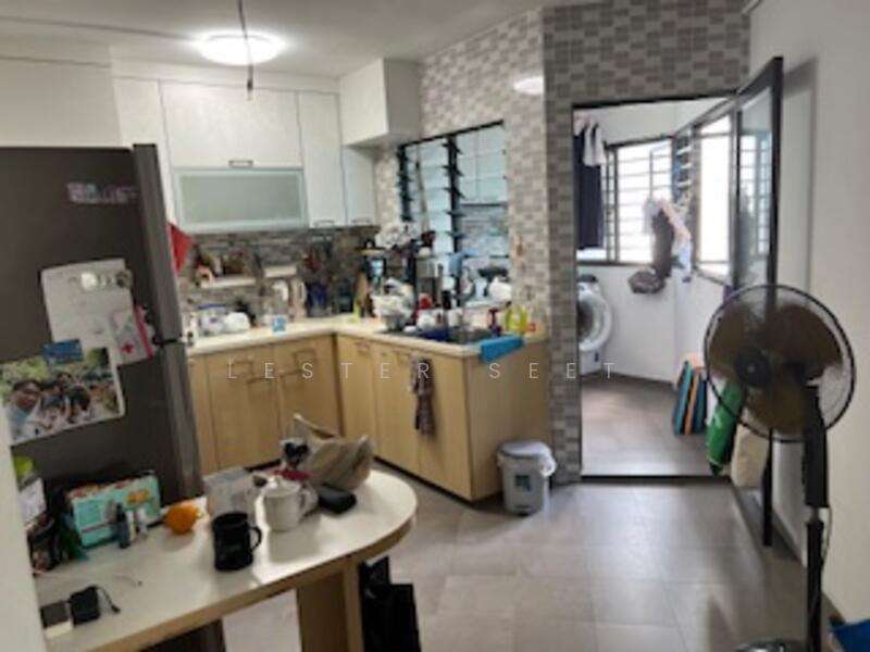 669B Jurong West Street 64 HDB Flat For Sale at S$ 820,000 | PropertyGuru Singapore - Kitchen