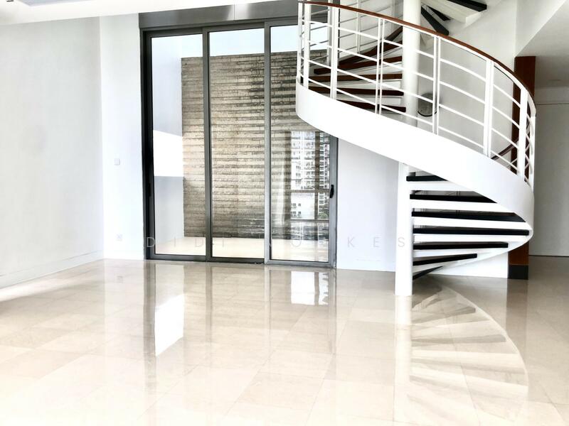 Courtyard (covered) with sliding doors