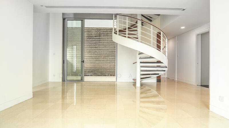 Dining + Sheltered Airwell Courtyard Rm