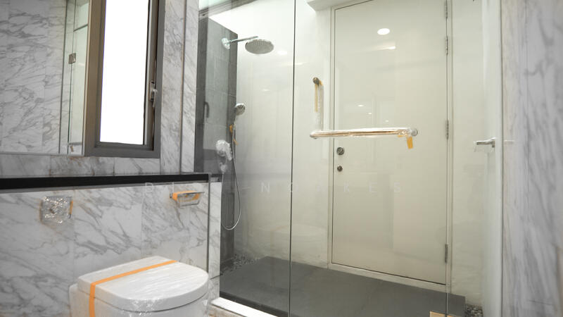 Master Bedrm - Ensuite Bathroom