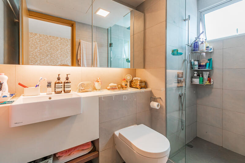 Eight Riversuites Condominium For Sale at S$ 2,080,000 | PropertyGuru Singapore - Bathroom