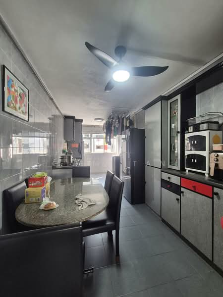 324 Ubi Avenue 1 HDB Flat For Sale at S$ 688,000 | PropertyGuru Singapore - Kitchen