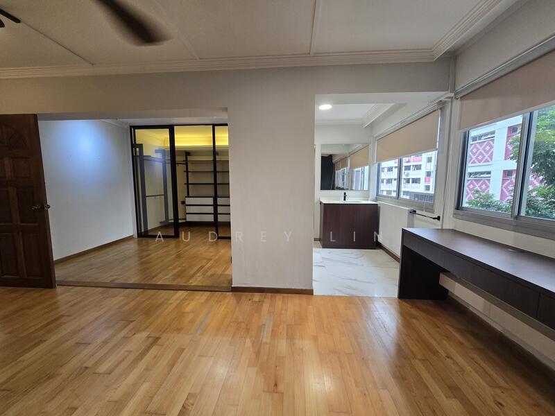 Master Bedroom & Walk In Wardrobe