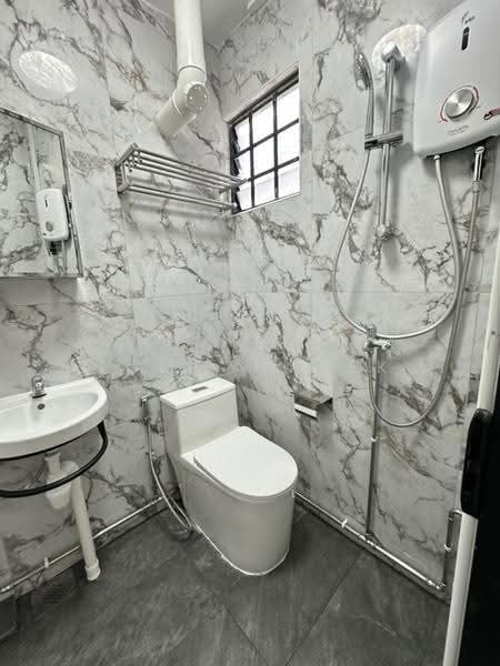 453 Ang Mo Kio Avenue 10 Studio, Ang Mo Kio Ave 10 Ang Mo Kio Ave 3 Ang Mo Kio Ave 4, Studio, 220 sqft, HDB Flat For Rent, by Tommy Kwek, 500024305 - Bathroom - PropertyGuru.com.sg
