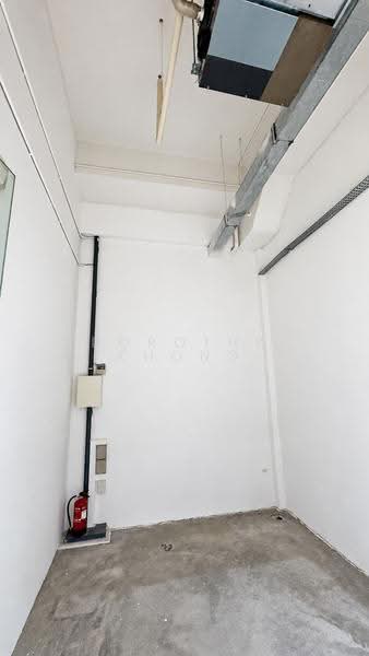 East Village, 430 Upper Changi Road, Bedok / Upper East Coast, 108 sqft, Mall Shop For Sale, by Dorothy Khong, 500024403 - Interior - CommercialGuru.com.sg