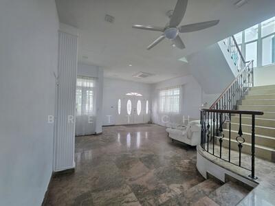 For Rent - Detached House Along Crescent Road