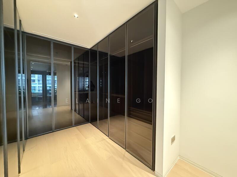 Walk-in Wardrobe