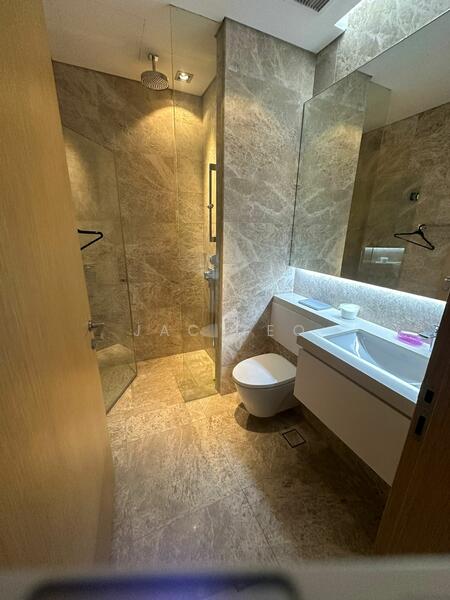 The Laurels @ Cairnhill Road, 38 Cairnhill Road, 2 Bedrooms, 883 sqft, Condominium For Rent, by Jac Teo, 500024474 - Bathroom - PropertyGuru.com.sg