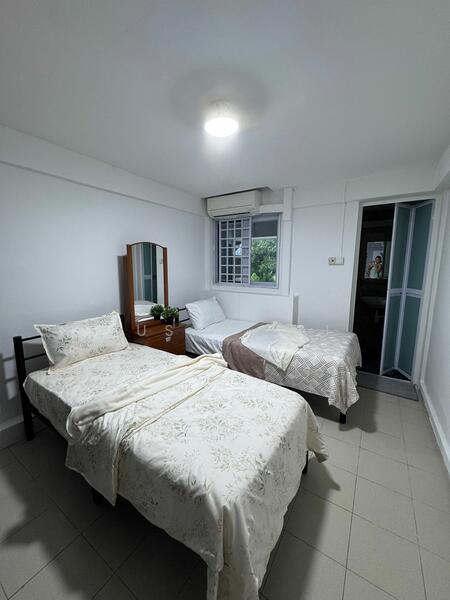 Room 1 -2 single bed. Own bathroom