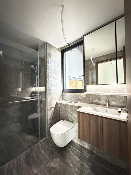 Lentor Modern, Lentor Central, 3 Bedrooms, 980 sqft, Condominium For Rent, by Kenny Chew, 500024521 - Common Bath - PropertyGuru.com.sg