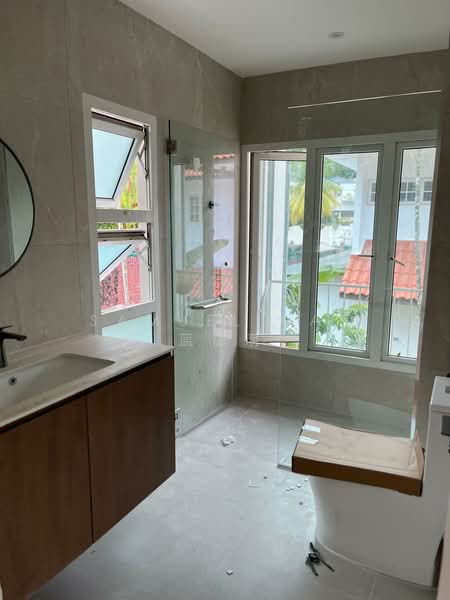 Adelphi Park Estate, Gardenia Road, 6 Bedrooms, 6,000 sqft, Detached House For Rent, by Samuel Nah 蓝德明, 500024629 - Bathroom - PropertyGuru.com.sg