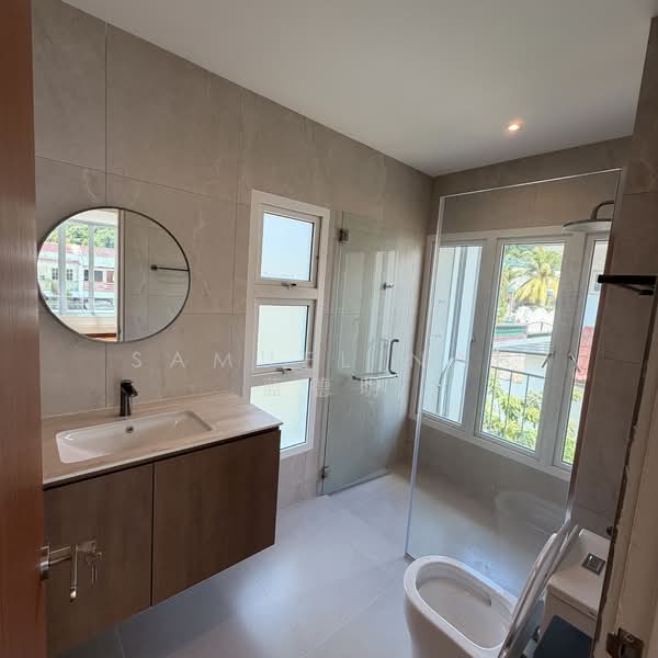 Adelphi Park Estate, Gardenia Road, 6 Bedrooms, 6,000 sqft, Detached House For Rent, by Samuel Nah 蓝德明, 500024629 - Bathroom 3/4 - PropertyGuru.com.sg