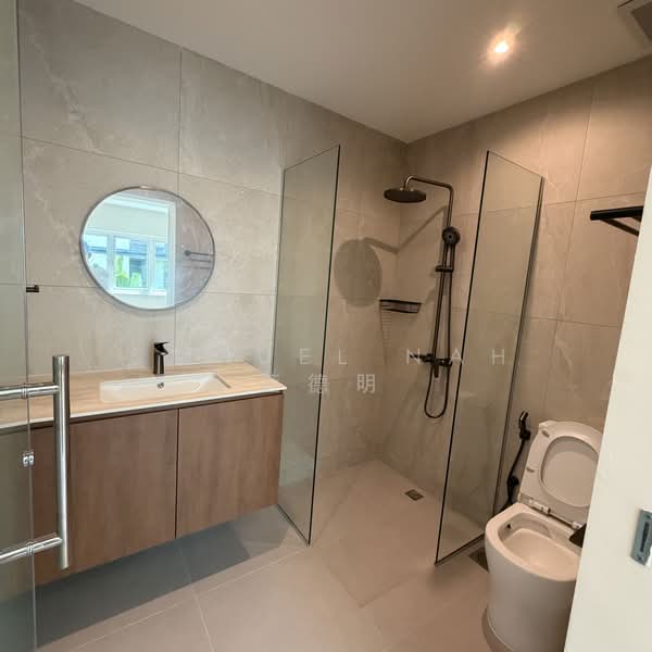 Adelphi Park Estate, Gardenia Road, 6 Bedrooms, 6,000 sqft, Detached House For Rent, by Samuel Nah 蓝德明, 500024629 - Bathroom 1 - PropertyGuru.com.sg
