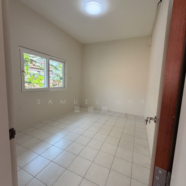 Adelphi Park Estate, Gardenia Road, 6 Bedrooms, 6,000 sqft, Detached House For Rent, by Samuel Nah 蓝德明, 500024629 - Helper room  - PropertyGuru.com.sg