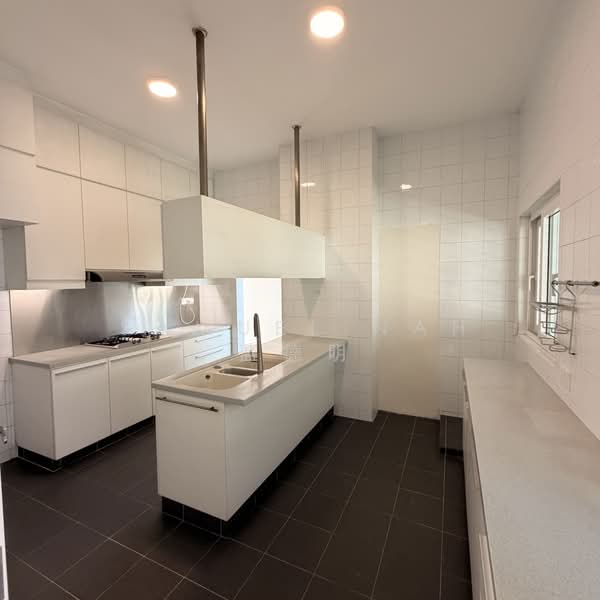 Adelphi Park Estate, Gardenia Road, 6 Bedrooms, 6,000 sqft, Detached House For Rent, by Samuel Nah 蓝德明, 500024629 - Kitchen - PropertyGuru.com.sg