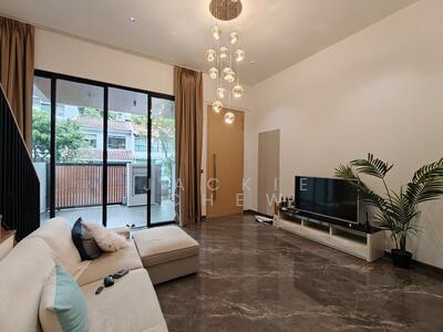 For Sale - ❤️GIANT⚡️FREEHOLD Brand New 4 Levels Inter-Terrace in D19