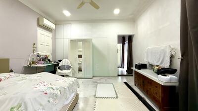 For Rent - Landed Studio Master Bedroom with Kitchen Own Entrance