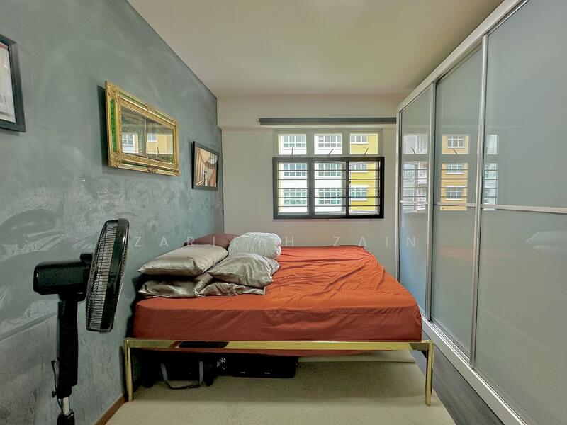 Master Bedroom (no built in)