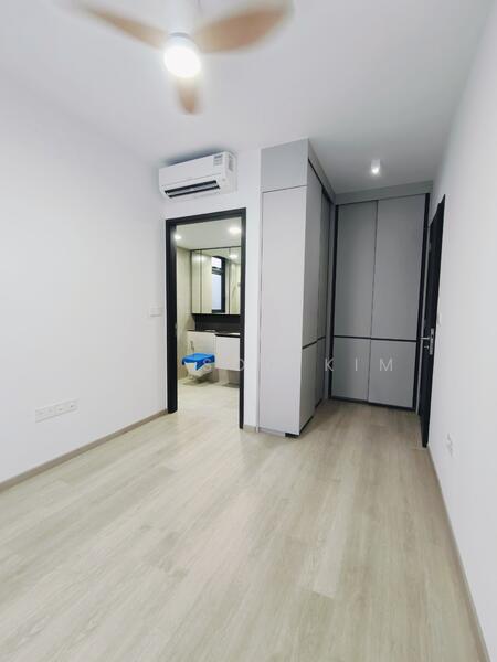 Sky Eden @ Bedok, 1 Bedok Central, 3 Bedrooms, 893 sqft, Condominium For Rent, by Lee Soo Kim, 500024857 - Master bedroom with attached bath - PropertyGuru.com.sg