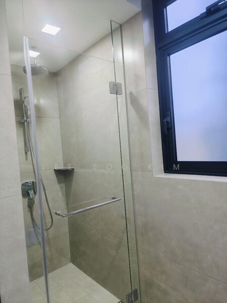 Sky Eden @ Bedok, 1 Bedok Central, 3 Bedrooms, 893 sqft, Condominium For Rent, by Lee Soo Kim, 500024857 - Master bedroom bathroom - PropertyGuru.com.sg