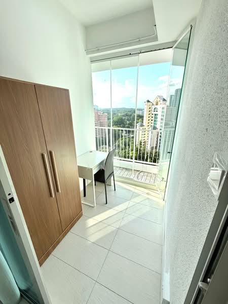 The Metropolitan Condominium, 8 Alexandra View, Room Rental, 150 sqft, Condominium For Rent, by Sean Ong, 500024929 - Balcony - PropertyGuru.com.sg