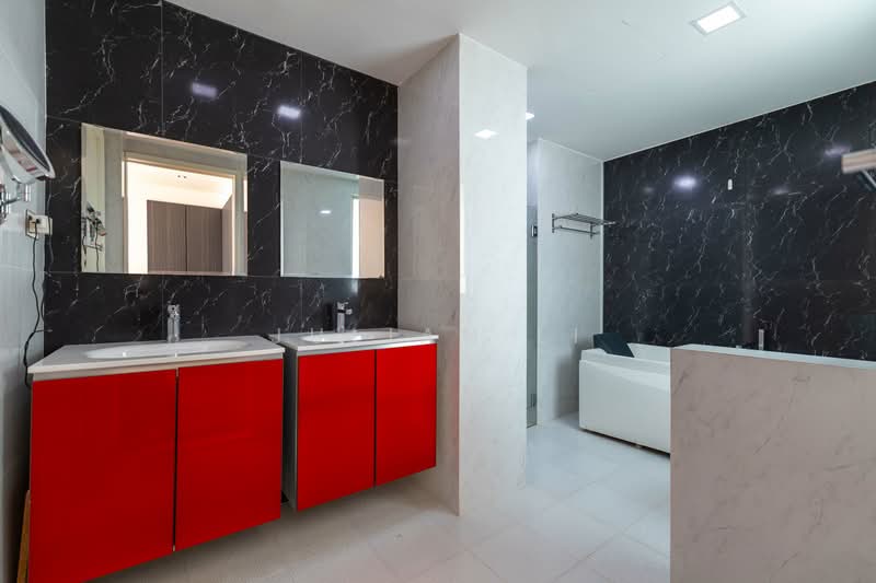 Burlington Square, 175 Bencoolen Street, 4 Bedrooms, 3,036 sqft, Apartment For Sale, by Julian Li, 500025001 - Bathroom - PropertyGuru.com.sg
