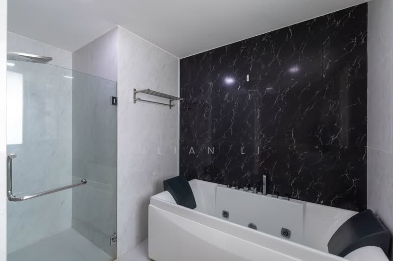 Burlington Square, 175 Bencoolen Street, 4 Bedrooms, 3,036 sqft, Apartment For Sale, by Julian Li, 500025001 - Bathroom - PropertyGuru.com.sg