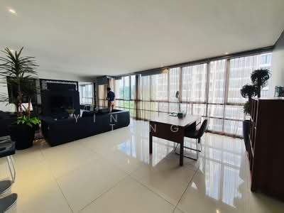 For Rent - UE Square