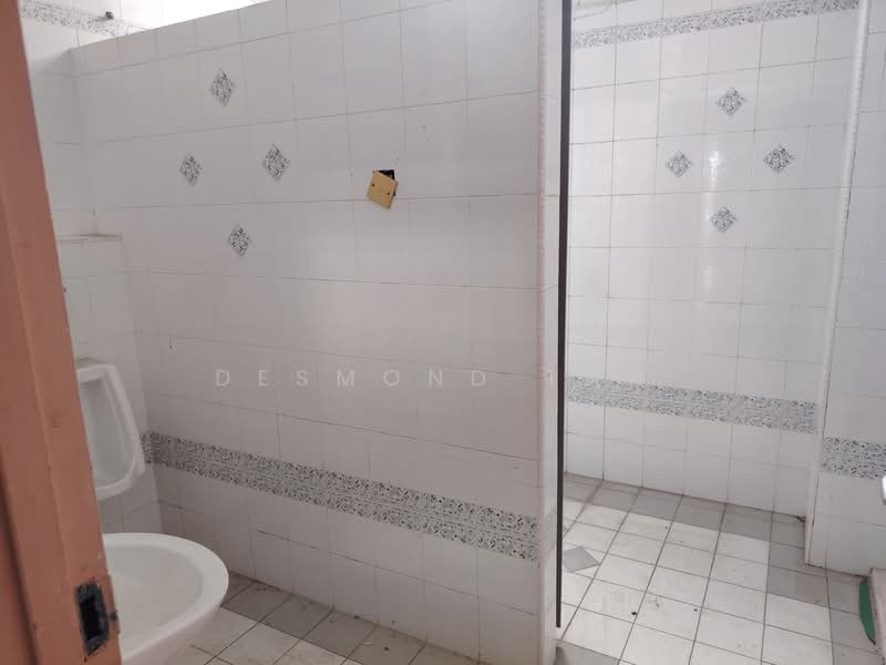 Lee Hwa Industrial Building, 17 Jalan Mesin, 3,150 sqft, Light Industrial (B1) For Rent, by Desmond Tan, 500025140 - Bathroom - CommercialGuru.com.sg