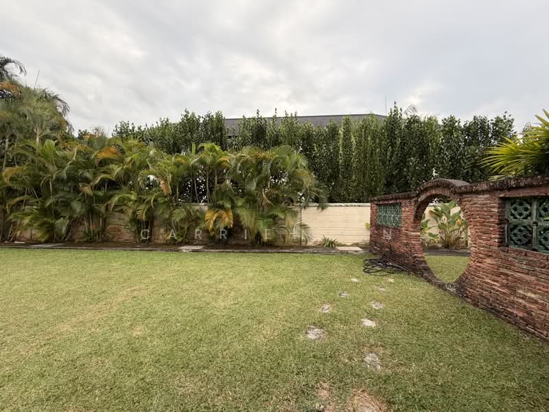 Very Wide Frontage Single Level GCB with Flat Land in the Tranquil Bukit Timah! Suits Rebuild, , 7 Bedrooms, 5,000 sqft, Good Class Bungalow For Sale, by Carrie Chin, 500025184 - PropertyGuru.com.sg