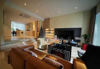 For Sale - Almost Brand New 3 Storey Inter Terrace at Sea Breeze Road