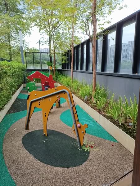 Le Quest, 8 Bukit Batok Street 41, 3 Bedrooms, 980 sqft, Condominium For Sale, by Clement Chew, 500025400 - Exterior - PropertyGuru.com.sg