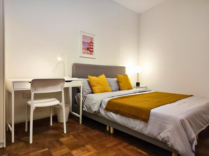 room 5 Master bedroom - level 2