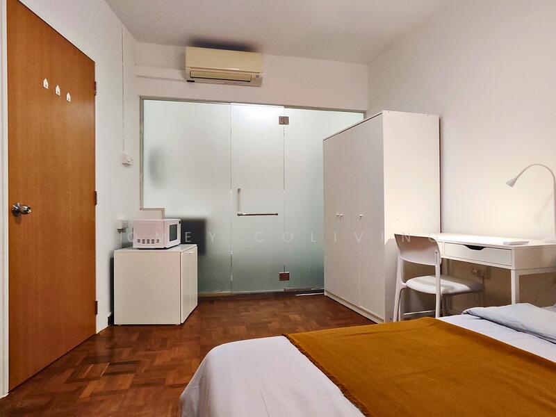 room 5 Master bedroom - level 2