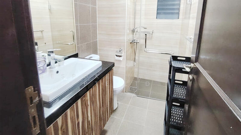 Westcove Condo, 10 West Coast Crescent, Room Rental, 100 sqft, Condominium For Rent, by Bespoke Habitat Pte Ltd, 500025503 - 07-02 Common Bathroom - PropertyGuru.com.sg