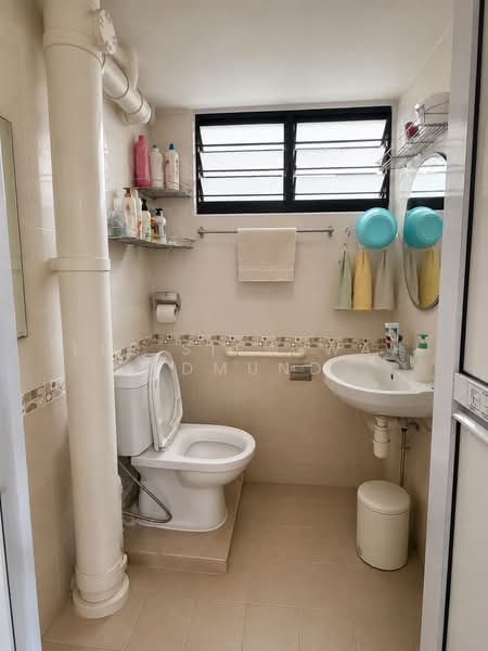 120 Ang Mo Kio Avenue 3, 120 Ang Mo Kio Avenue 3, Ang Mo Kio / Bishan / Thomson, 5 Bedrooms, 1,442 sqft, HDB Flat For Sale, by Lee Siew Wah Edmund, 500025511 - Bathroom - PropertyGuru.com.sg
