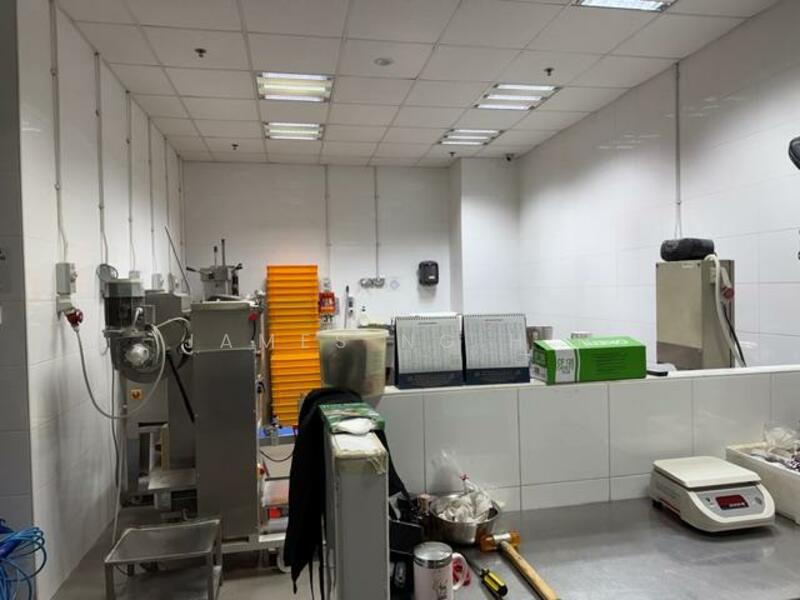 230 Pandan Loop, Pandan Loop, 8,200 sqft, Factory / Workshop (B2) For Rent, by James Ng H H, 500025515 - Interior - CommercialGuru.com.sg