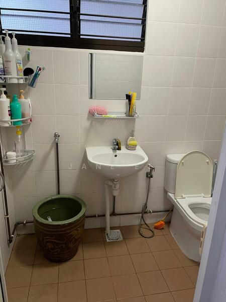 451 Tampines Street 42, 451 Tampines Street 42, Room Rental, 130 sqft, HDB Flat For Rent, by Jane Ee, 500025571 - Bathroom - PropertyGuru.com.sg
