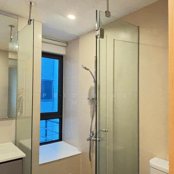 NV Residences, 85 Pasir Ris Grove, 4 Bedrooms, 1,453 sqft, Condominium For Rent, by Priscilla Hoe, 500025619 - Attached Jr Master Bathroom - PropertyGuru.com.sg