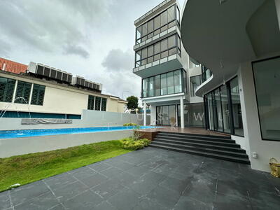 For Sale - ✔️ FINEST - Almost Brand New Detached