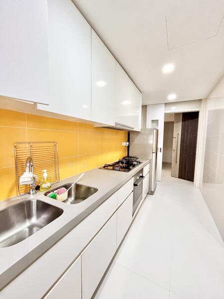 Long Kitchen plenty storage