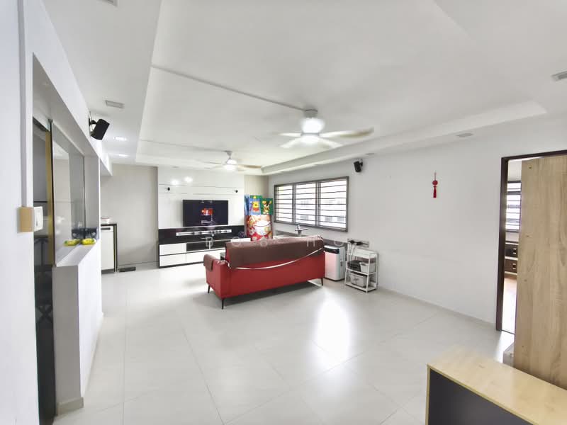 175 Lompang Road, 175 Lompang Road, 3 Bedrooms, 1,302 sqft, HDB Flat For Sale, by Bob Ho, 500025739 - Living Room - PropertyGuru.com.sg