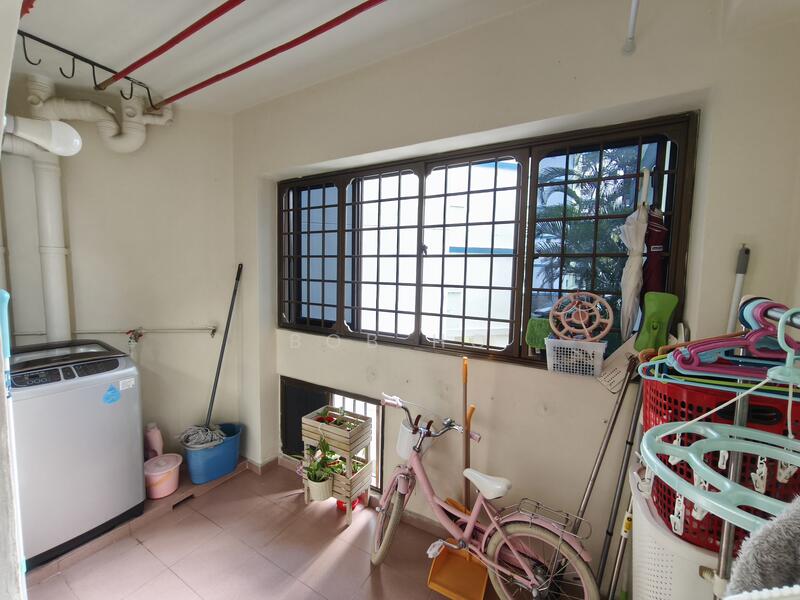 173 Gangsa Road HDB Flat For Sale at S$ 660,000 | PropertyGuru Singapore - Service Yard