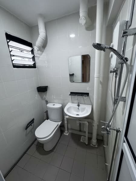 204 Marsiling Drive, 204 Marsiling Drive, 2 Bedrooms, 700 sqft, HDB Flat For Rent, by Zane Soo 苏昱能, 500025761 - Master Bathroom - PropertyGuru.com.sg