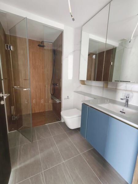 AMO Residence Condominium For Sale at S$ 1,650,000 | PropertyGuru Singapore - Bathroom