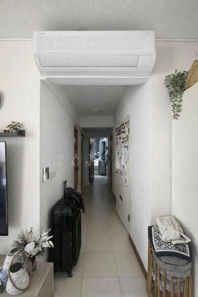 450 Yishun Ring Road HDB Flat For Sale at S$ 648,000 | PropertyGuru Singapore - Corridor