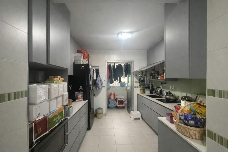 450 Yishun Ring Road HDB Flat For Sale at S$ 648,000 | PropertyGuru Singapore - Kitchen