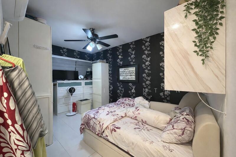 450 Yishun Ring Road HDB Flat For Sale at S$ 648,000 | PropertyGuru Singapore - Bedroom